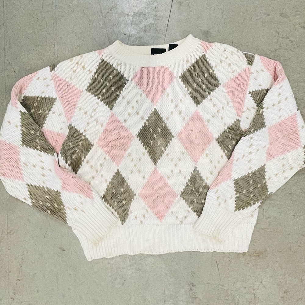 vintage 90s preppy pink and green argyle sweater!